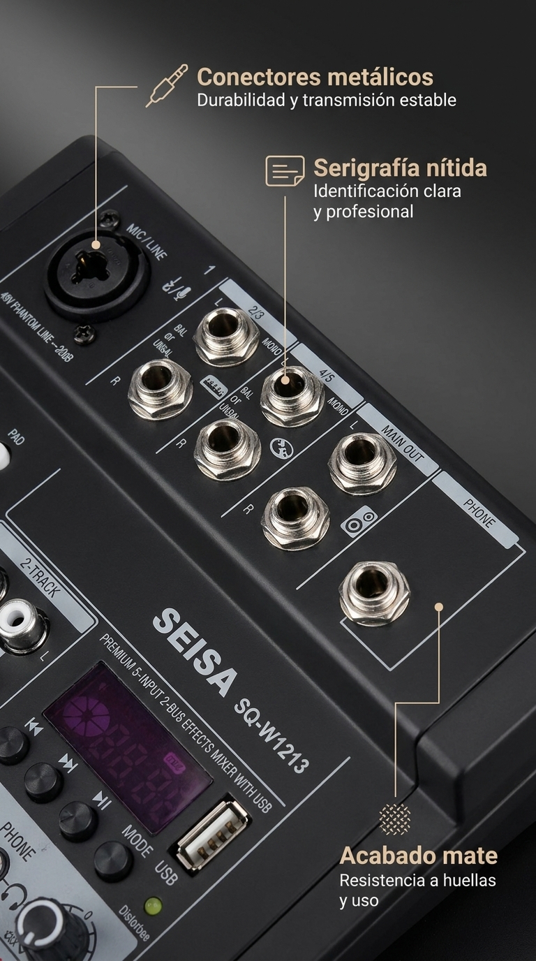 Primer plano profesional de los conectores de la consola mezcladora